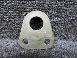 0752005-4 Cessna 182F Propeller Bulkhead Lug (Light Rust)